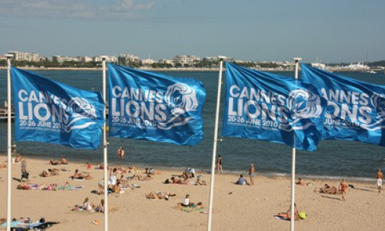 banderas y playa en cannes 2010